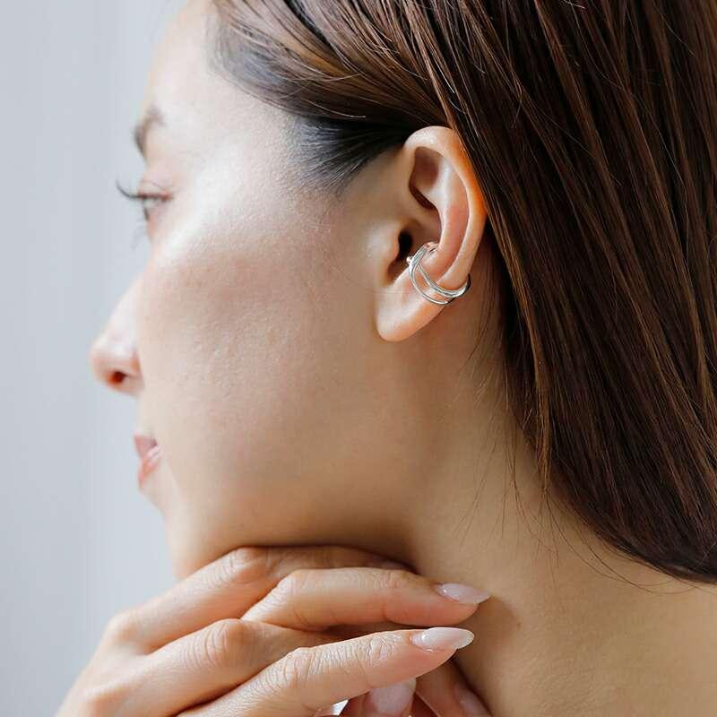 アペルディエム ストラップ チェーン Aperdiem  リボンテープ イヤーカフ “Twirl Ear Cuff SV” 片耳用 81507025  クーポン対象 Aperdiem アペルディエム リボンテープ イヤーカフ Twirl Ear Cuff SV