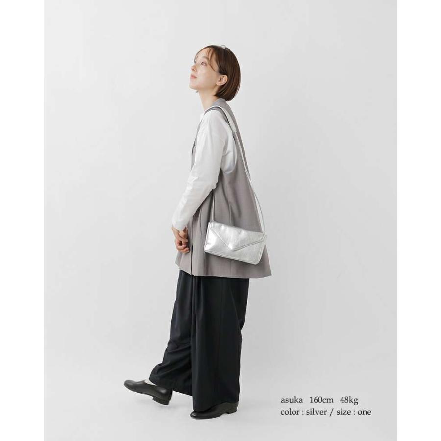 Ampersand（アンパサンド） カウレザー トライアングル フラップ 