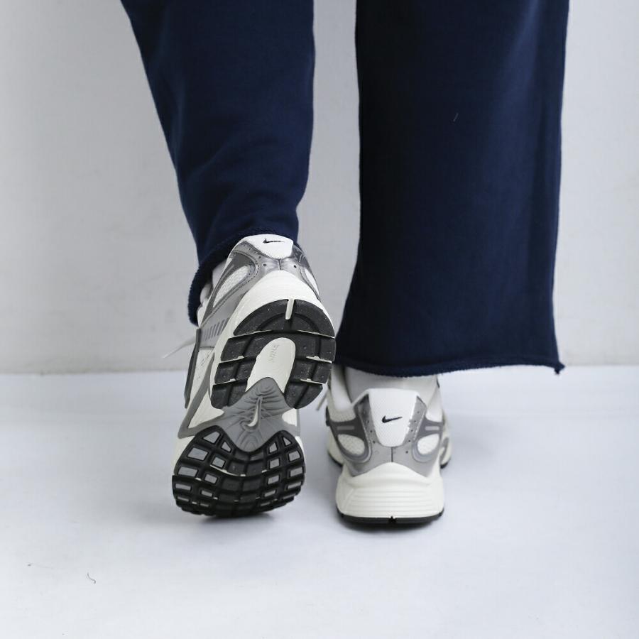 NIKE（ナイキ） V5 RNR スニーカー hj5228 レディース 海外出荷不可