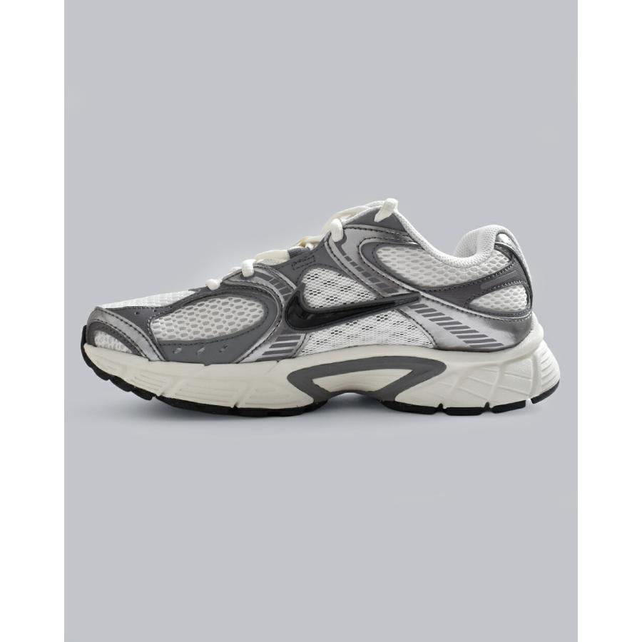 NIKE（ナイキ） NIKE V5 RNR スニーカー hj5228 レディース 海外出荷