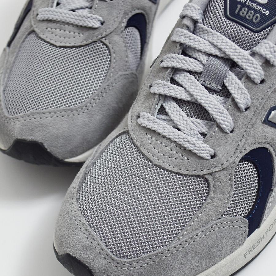 メッシュとスエードのコンビネーションで、通気性と快適さを兼ね備えたスニーカー。  - ブランド: New Balance - 色: ネイビー/グリーン/ベージュ - スタイル: スニーカー - 素材: メッシュ/スエード  ご覧いただきありがとうございます。  値下げ可能ですのでご相談ください！ ※箱付きません！ 大きいサイズ メンズ new balance (ニューバランス) メッシュ スエード