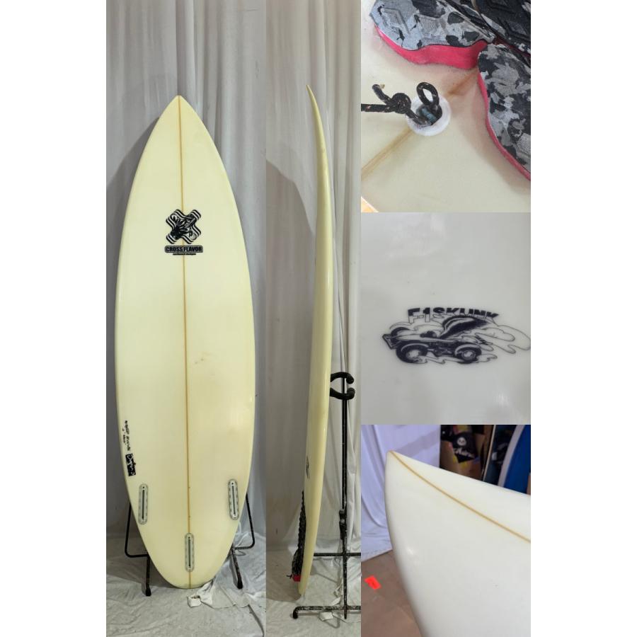 クリーム色とオレンジのショートボードドロップアウトお宝貴重品