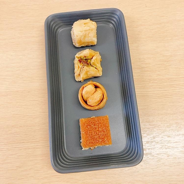 おいしい焼き菓子 バクラヴァ ミックス小 215g アラブ菓子の代表格 ナッツたっぷりパイ菓子 4種類16個 月120個販売 アラスィー 人気No.1 送料無料 |  | 06