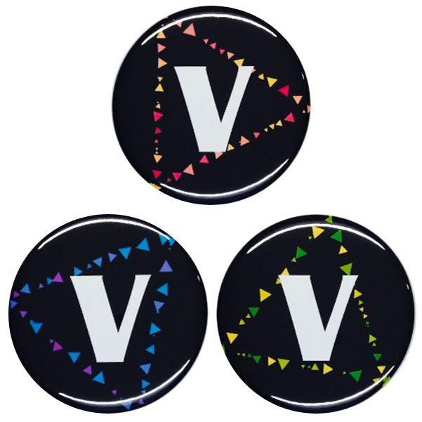 アルファベット缶バッジ-Triangles- 【V】 選べる3色 バッジリールタイプ｜arcanbadge