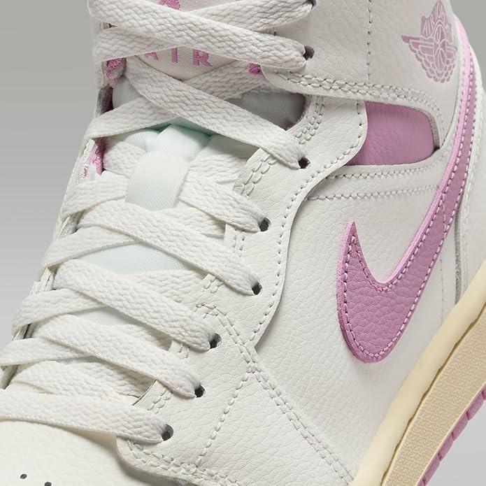 NIKE（ナイキ） エア ジョーダン 1 ミッド [W AIR JORDAN 1 MID