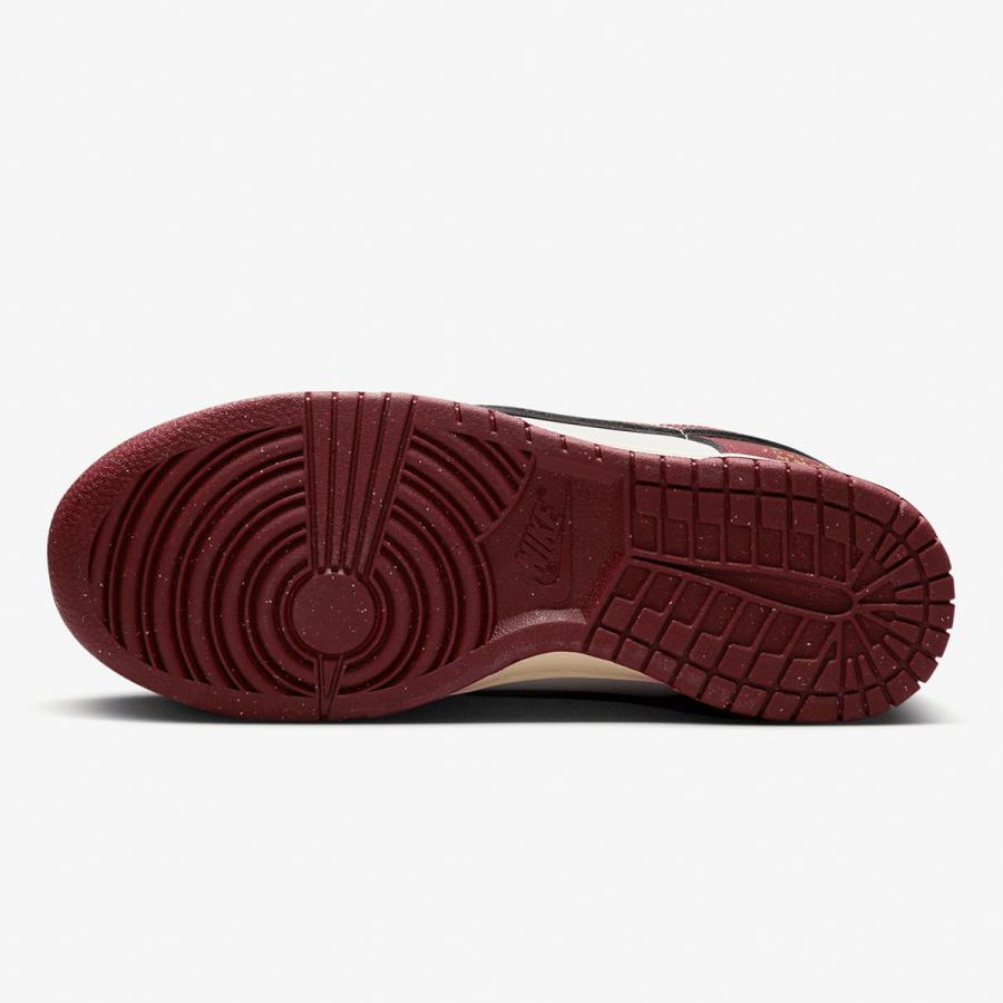 NIKE（ナイキ） ダンク ロー SE [W DUNK LOW SE] ホワイト/チーム