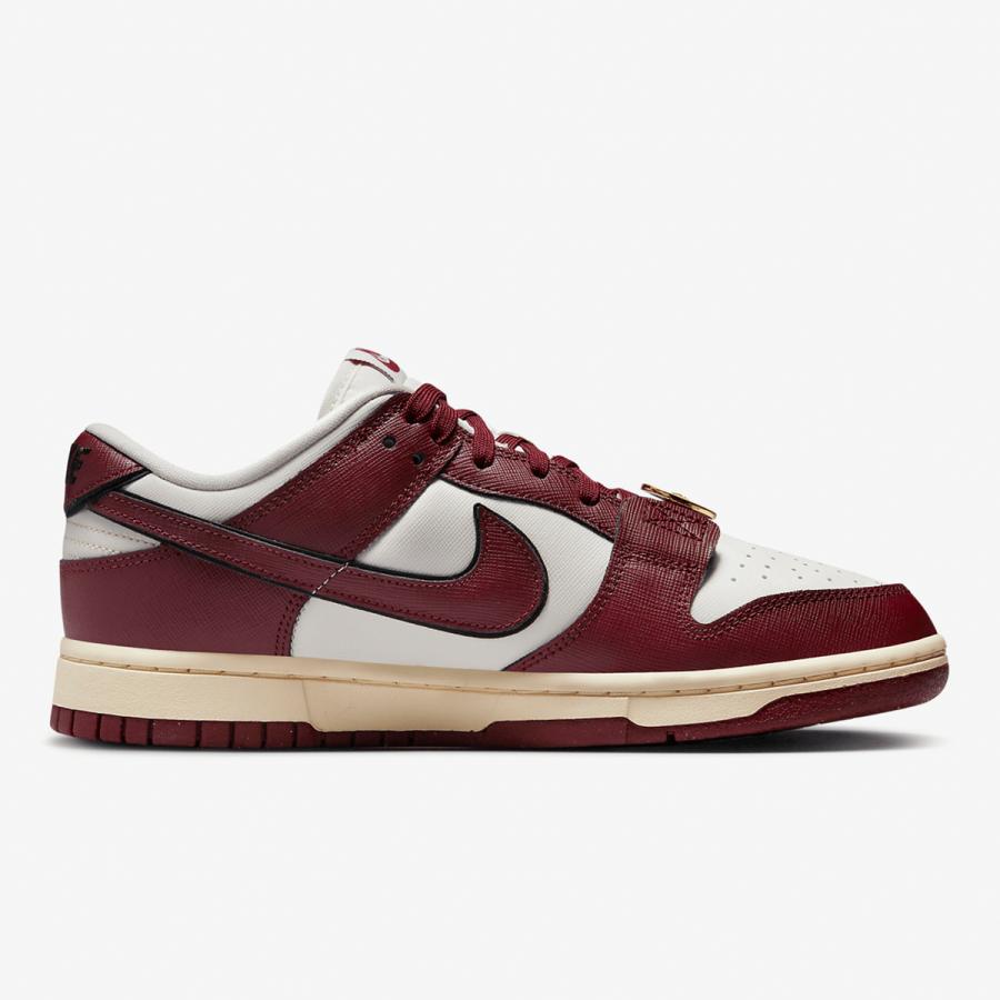 NIKE（ナイキ） ダンク ロー SE [W DUNK LOW SE] ホワイト/チーム
