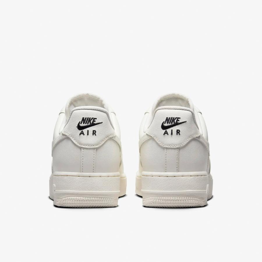 NIKE（ナイキ） エア フォース 1 '07 エッセンシャル [W AIR FORCE 1