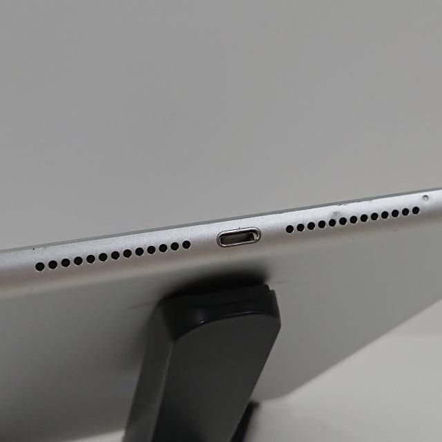 iPad 第6世代 128GB Wi-Fiモデル シルバー 送料無料 即決 本体 iPad 第6世代 128GB Wi-Fiモデル シルバー 送料無料 即決 本体
