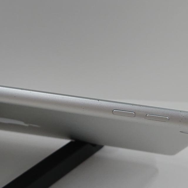 iPad 第6世代 128GB Wi-Fiモデル シルバー 送料無料 即決 本体 c06452