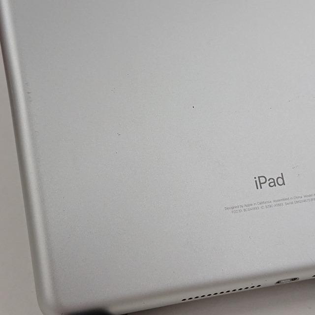 Apple iPad 第6世代　128G シルバー　付属品付 Apple iPad 第6世代シルバー （すぐ発送） Apple iPad (第6世代) Wi