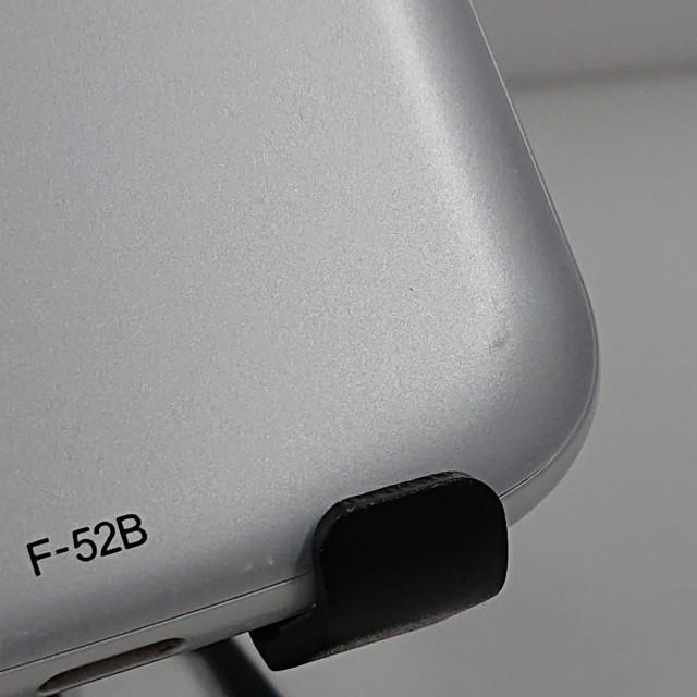 らくらくスマートフォン F-52B ドコモ ホワイト 送料無料 即決 本体