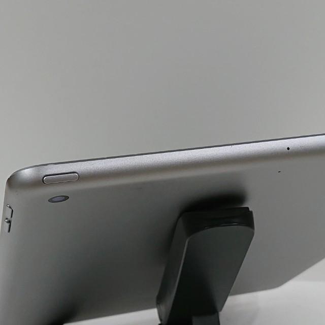 iPad 5 Wi-Fi 32GB Wi-Fiモデル スペースグレイ 送料無料 即決 本体