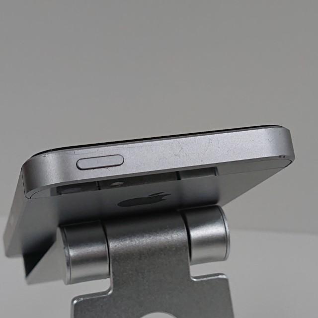 iPhoneSE 16GB ドコモ スペースグレイ 送料無料 即決 本体 c17573