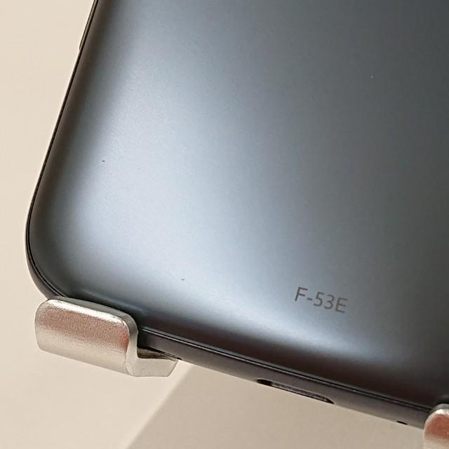 らくらくスマートフォン F-53E ドコモ ネイビー 送料無料 即決 本体
