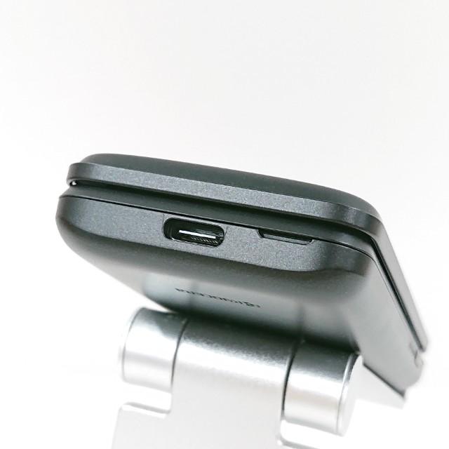 【中古】GRATINA KYF44 折りたたみ式 ブラック　充電器、箱、説明書付 KYOCERA（京セラ） 使用少 美品☆ SIMフリー au GRATINA KYF44