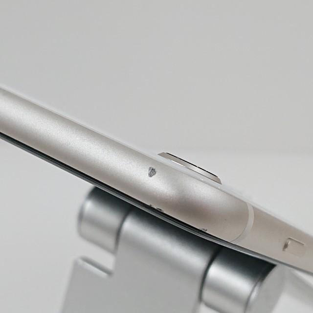 iPhoneSE 第3世代 64GB ドコモ スターライト 送料無料 即決 本体