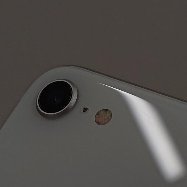 iPhoneSE 第2世代 64GB ドコモ ホワイト 送料無料 即決 本体 c19010