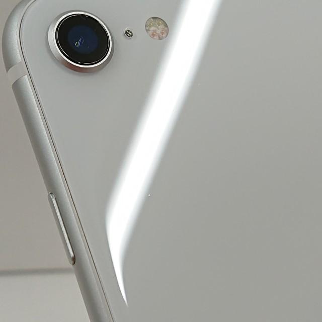 iPhoneSE 第2世代 64GB ドコモ ホワイト 送料無料 即決 本体 c20030
