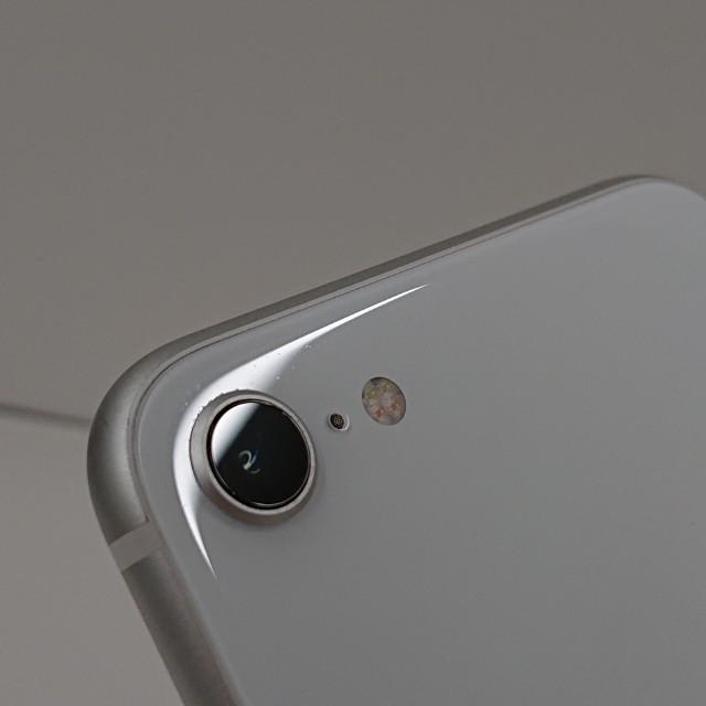 iPhoneSE 第2世代 64GB ドコモ ホワイト 送料無料 即決 本体 c20938
