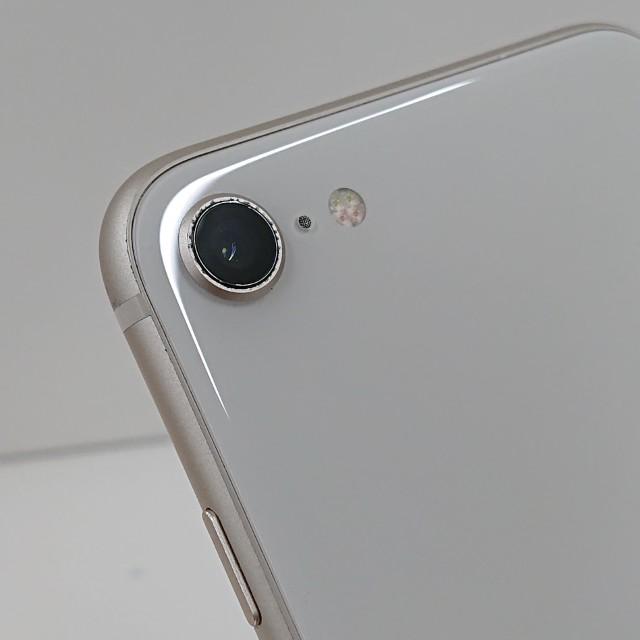iPhoneSE 第3世代 64GB ドコモ スターライト 送料無料 即決 本体