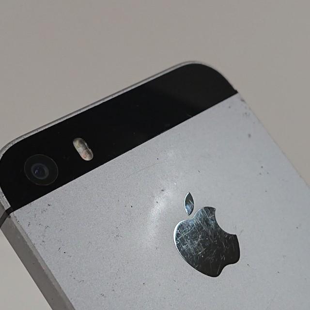iPhoneSE 16GB SIMフリー スペースグレイ 送料無料 即決 本体 c21173