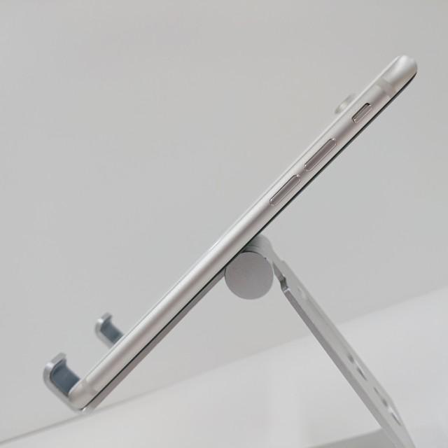 iPhoneSE 第3世代 128GB ドコモ スターライト 送料無料 即決 本体