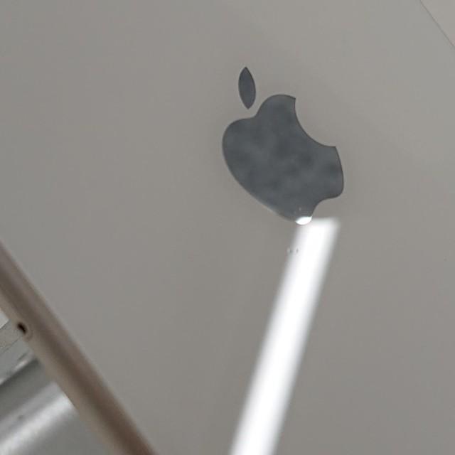 iPhoneSE 第3世代 128GB ドコモ スターライト 送料無料 即決 本体