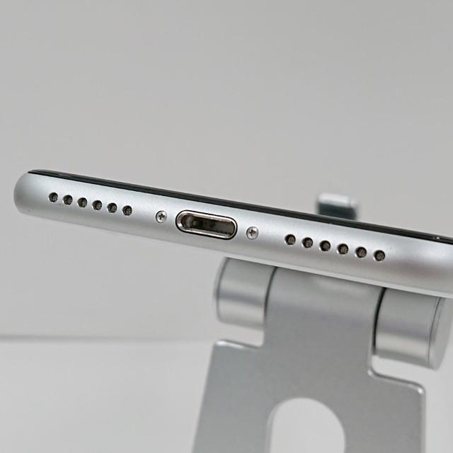 iPhoneSE 第2世代 64GB ドコモ ホワイト 送料無料 即決 本体 c21591