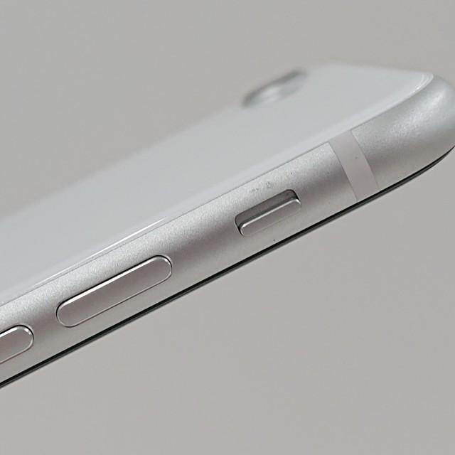 iPhoneSE 第2世代 64GB ドコモ ホワイト 送料無料 即決 本体 c21594