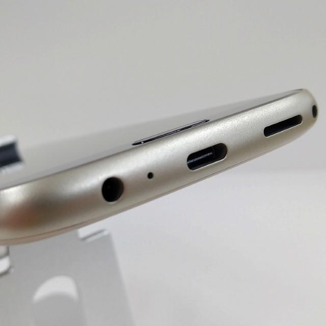 らくらくスマートフォン F-53E ドコモ ゴールド 送料無料 即決 本体