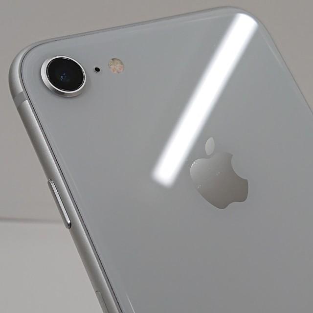iPhone8 64GB ドコモ シルバー 送料無料 即決 本体 c23195 : アーク