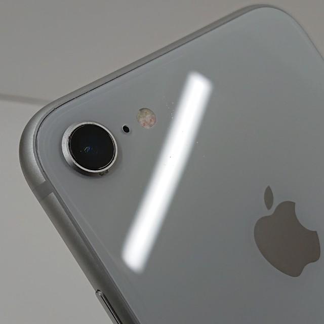 iPhone8 64GB ドコモ シルバー 送料無料 即決 本体 c23210 : アーク