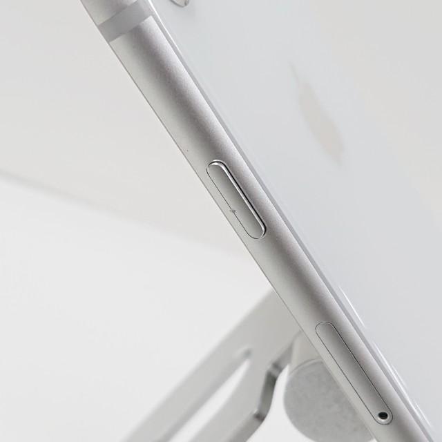 iPhone8 64GB ドコモ シルバー 送料無料 即決 本体 c23210 : アーク