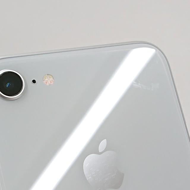 iPhone8 64GB ドコモ シルバー 送料無料 即決 本体 c23251 : アーク