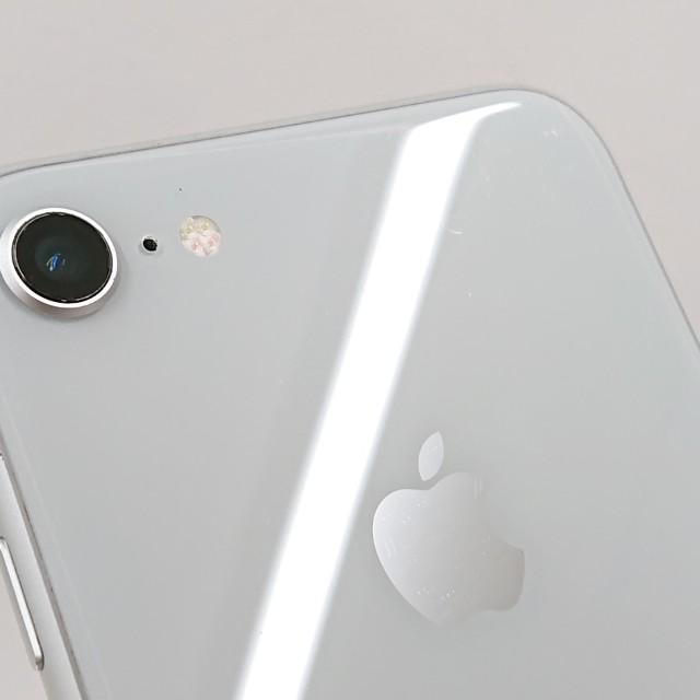 iPhone8 64GB ドコモ シルバー 送料無料 即決 本体 c23320 : アーク