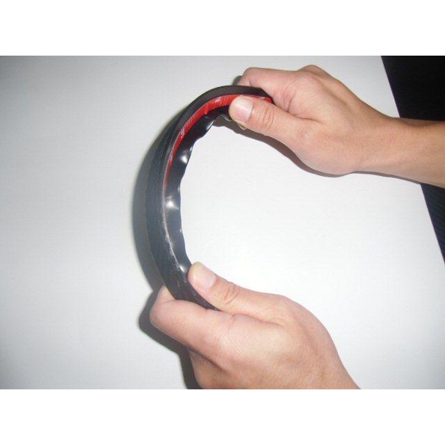 自由自在に曲がる 1台分 33cm×4本 出幅15mm 汎用 オーバーフェンダー ブラック カーボン ハミタイ対策 ツライチ 泥除け アーチモール |  | 03