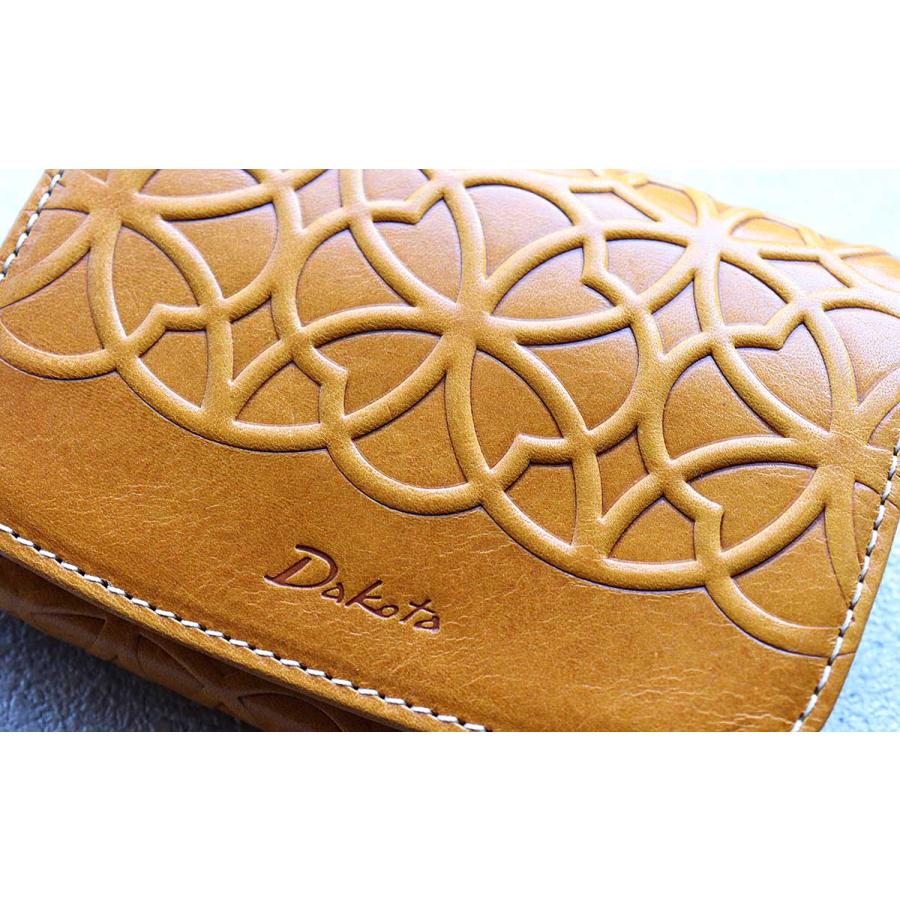 Dakota（ダコタ） 二つ折り財布 かぶせ リリーヴォ 七宝紋 花柄