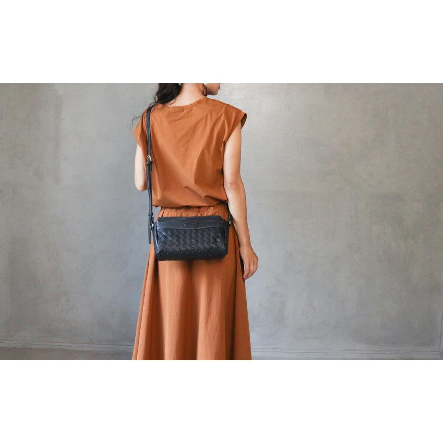 【美品】 ダコタ Dakota ショルダーバッグ ヨフィー メッシュ ブラック Dakota ミニショルダーバッグ メッシュ 手編み ヨフィー 本革