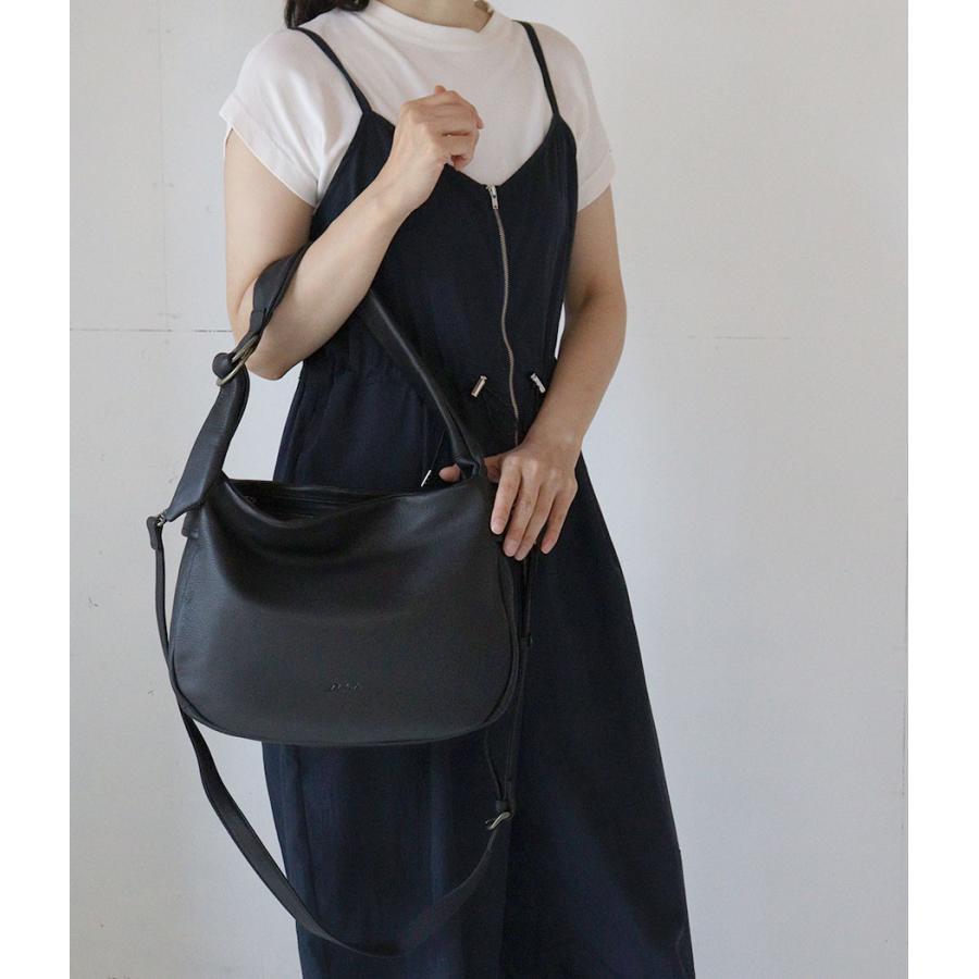 Dakota ハンドバッグ 2way ベヌー レザー シボ ブラック Dakota 2WAYショルダーバッグ ハンドバッグ ベルト 艶 ダコタ