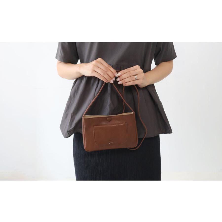 美品 DaKota リードクラッシック レザーバッグ ダークブラウン系 希少 Dakota（ダコタ） ミニショルダーバッグ ポシェット レザービーズ ハグ