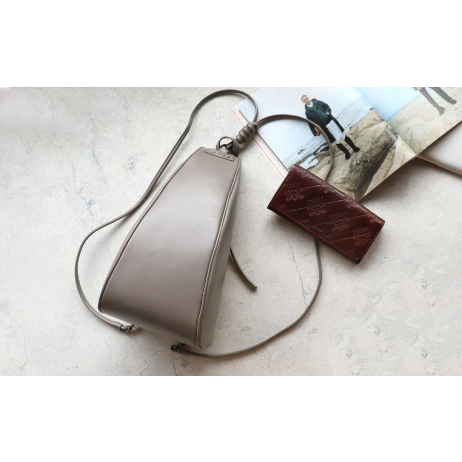 リュック スリム ボディバッグ バナナ型 イタリア製牛革 キレイめ エレガント ESTINE エスティーヌ レシェンテシリーズ 1074982 