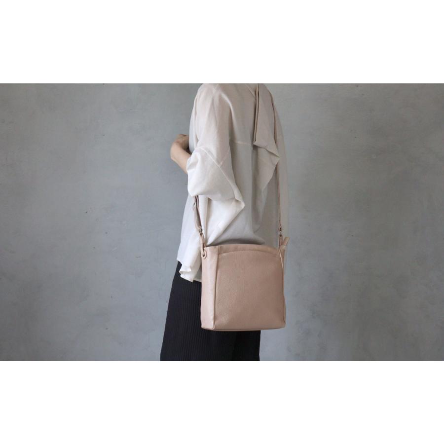 box21 ショルダーバッグ スクエア 軽量 軽い ヤギ革 山羊 ボックス21