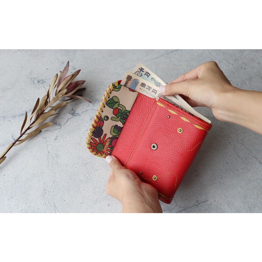 Jocomomola（ホコモモラ） 二つ折り財布 かぶせデザイン 革かがり