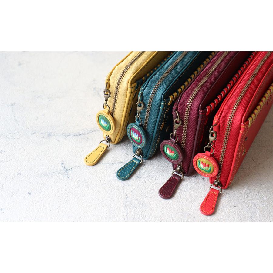 Jocomomola（ホコモモラ） ラウンドファスナー長財布 革かがり