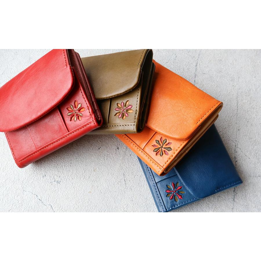 Sybilla（シビラ） 二つ折り財布 ボックス型小銭入れ 刺繍 パンチング