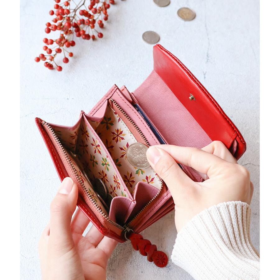 Sybilla（シビラ） 二つ折り財布 かぶせ 刺繍 パンチング 花 ワン
