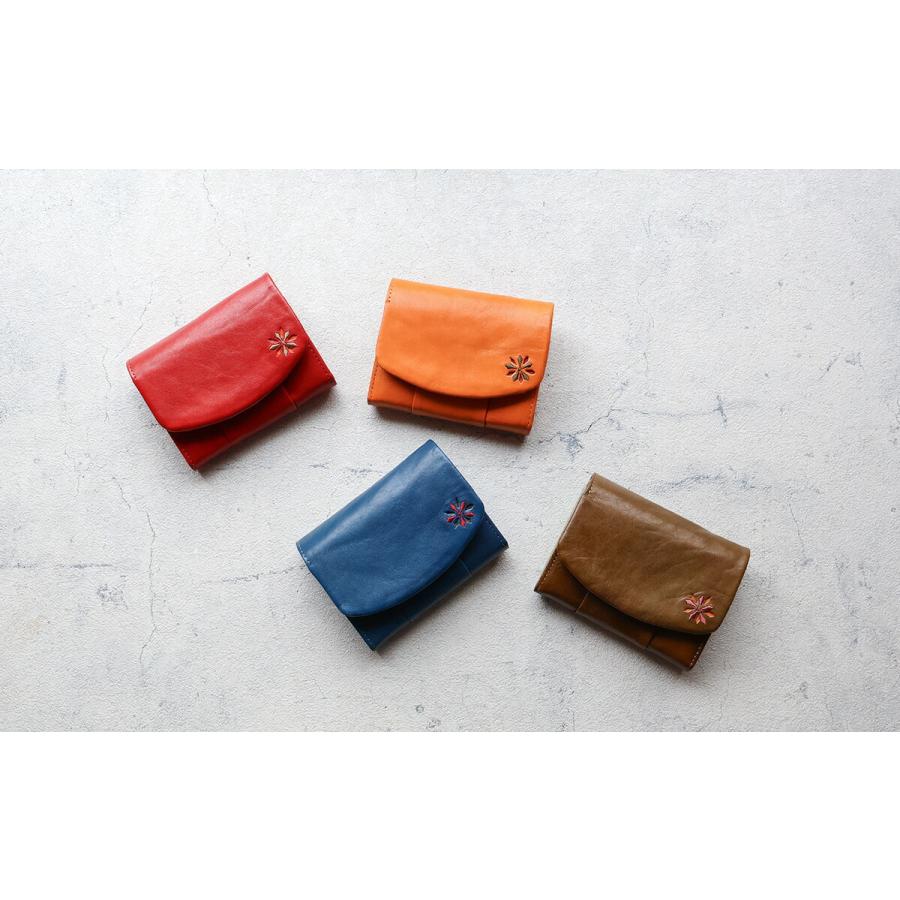 Sybilla（シビラ） 二つ折り財布 かぶせ 刺繍 パンチング 花 ワン