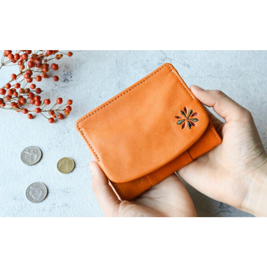 Sybilla（シビラ） ミニ財布 ボックス型小銭入れ 刺繍 パンチング 花