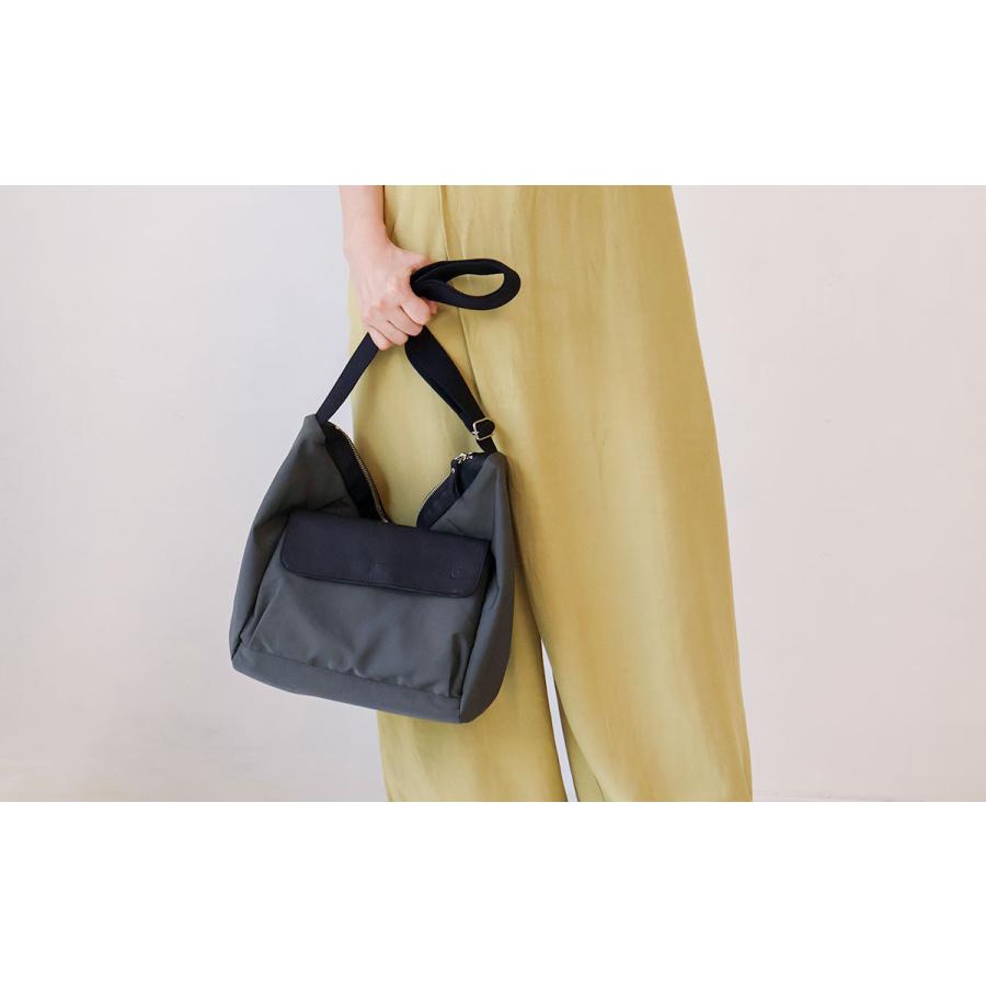 フラップデザイン ショルダーバッグ A4 ナイロン×牛革 異素材 CLEDRAN クレドラン LIMO LEATHER FLAP TOTE CL3878 日本製の画像